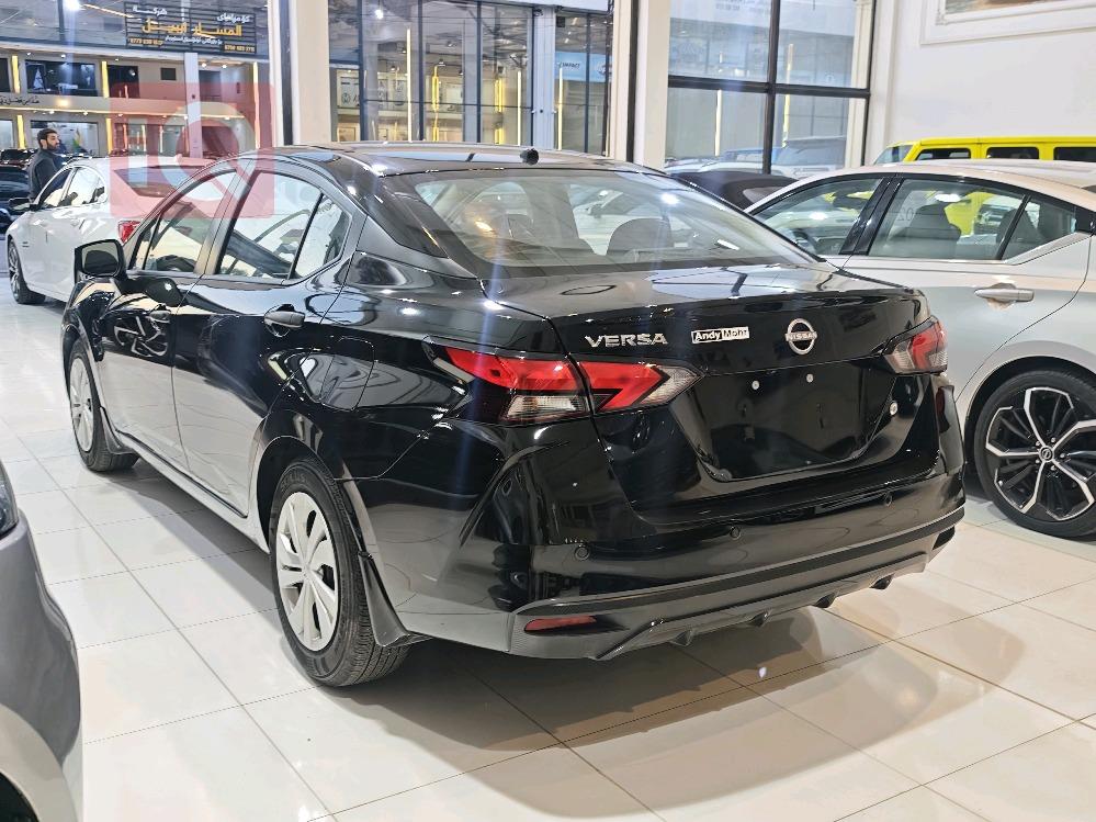 نيسان فيرسا